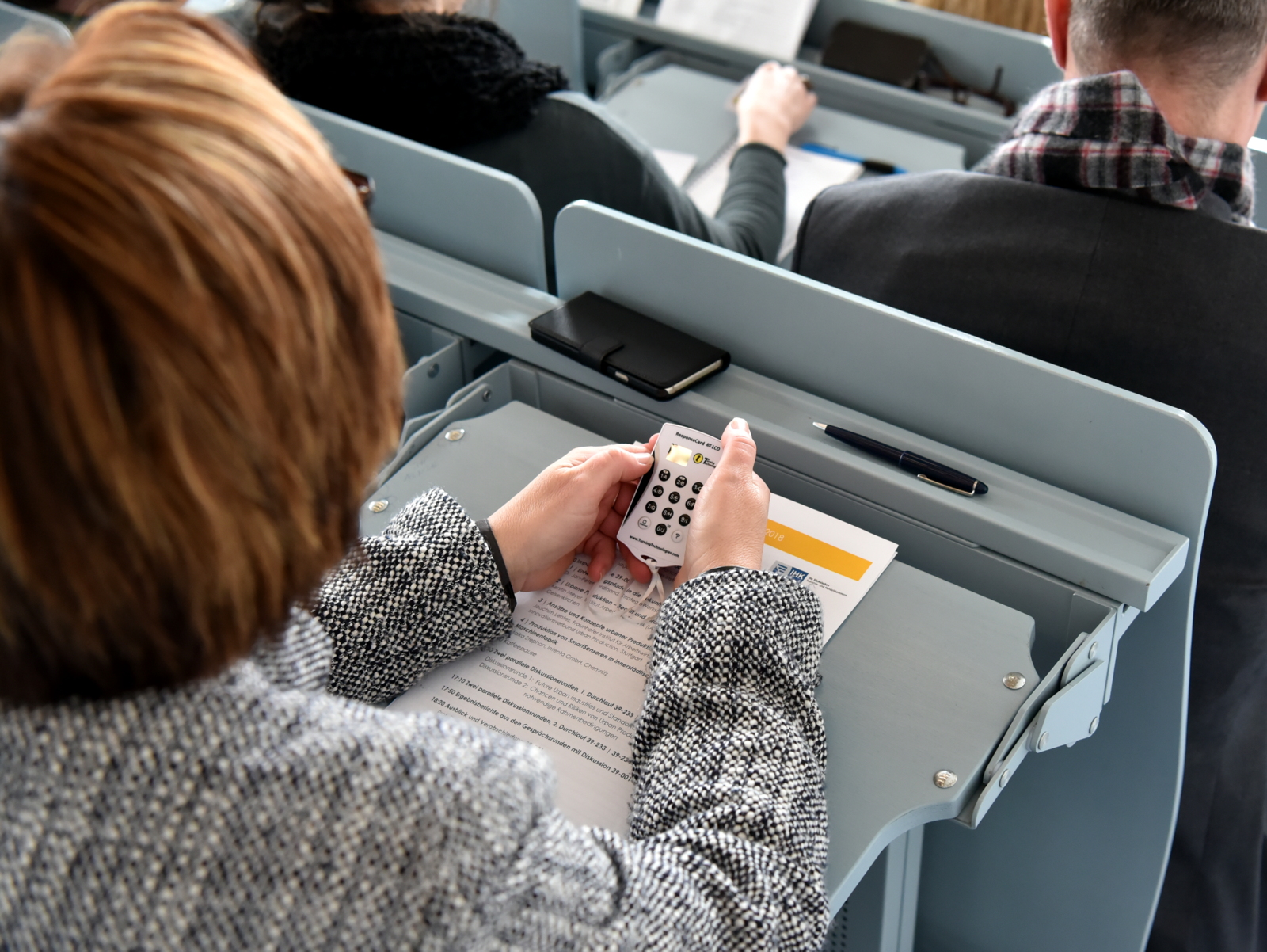 Über mobile Abstimmungsgeräte konnten die Teilnehmer ihre Meinung bereits bei den Impulsvorträgen einbringen. (Foto: Daniela Möckel)