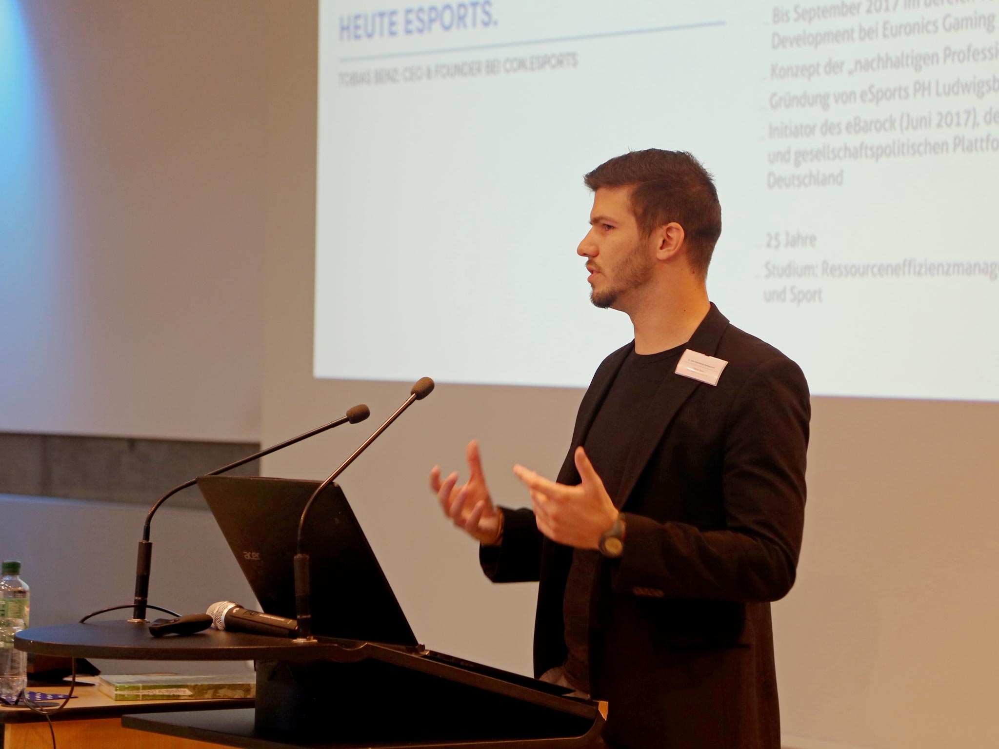 Tobias Benz während seines Vortrags beim Udo-Steinberg-Symposium.