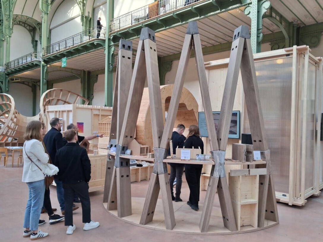 Messestand mit Holzkonstruktion