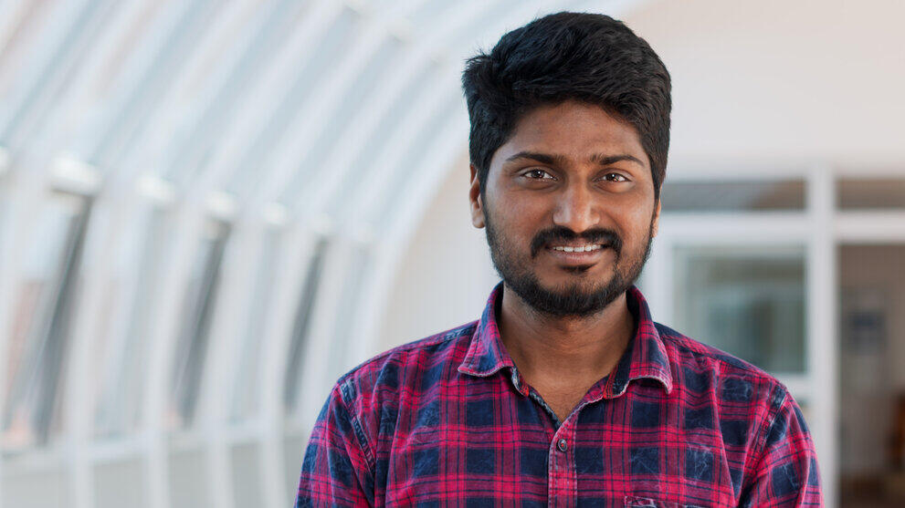 Portrait Shivakrishna Karnati in gewölbtem Raum
