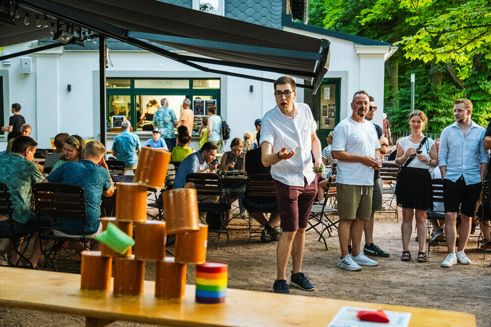 In Schwanenteichpark, a visitor is playing a game of tin can alley.