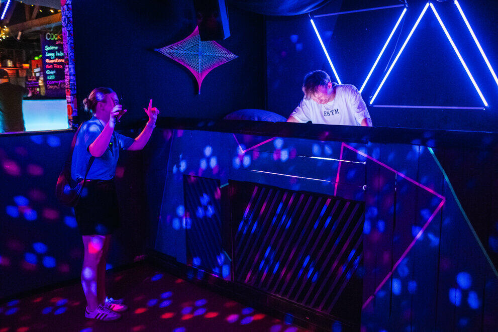 DJ-Pult im Studentenclub