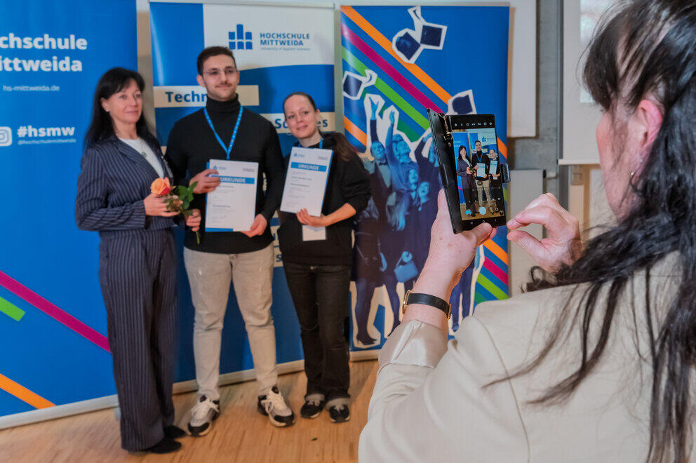 Stipendiaten erhalten Stipendium