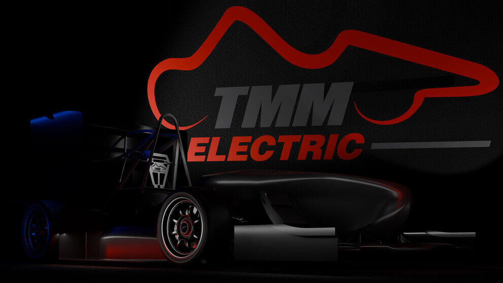 3D-Modell eines Rennwagens in Schwarz, vor dem Logo von TMM-Electric im Hintergrund