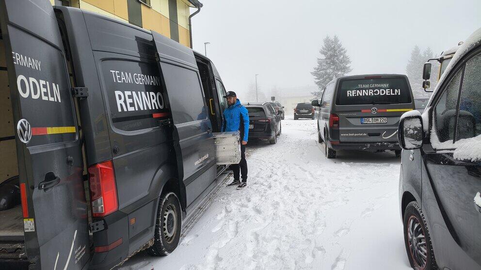 Kleinbusse des Teams Germany im Rennrodeln