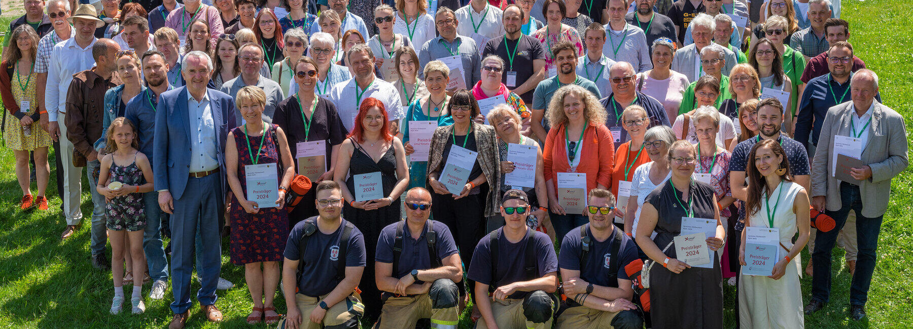 Gruppenbild auf einer Wiese