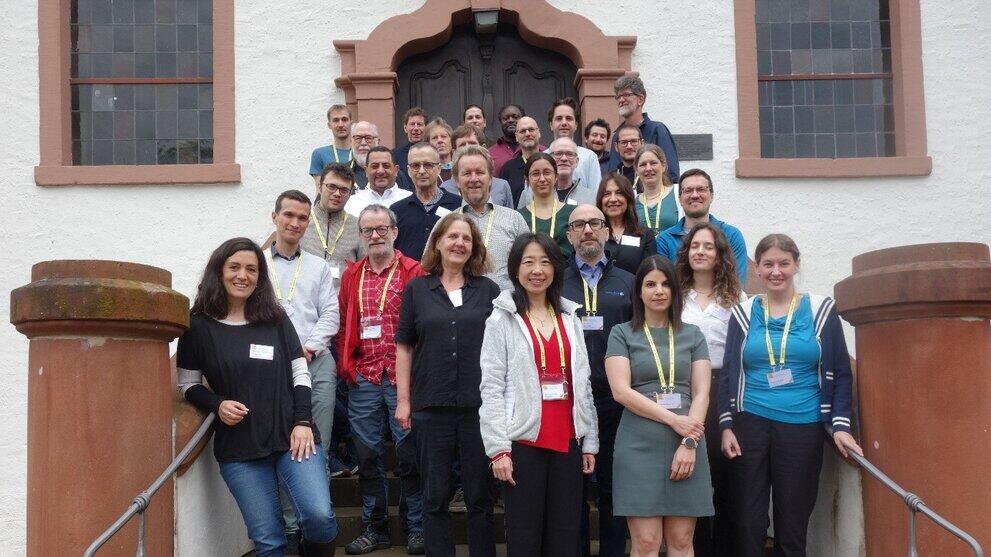 Gruppenbild auf einer Treppe