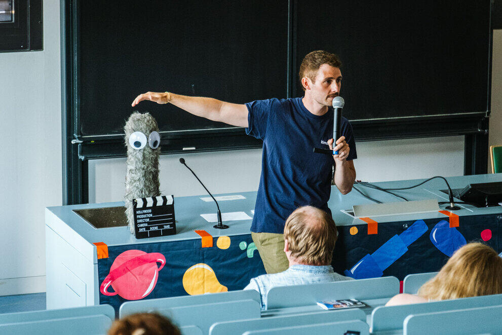 The lecturer at the Children’s University talks about using a windscreen on a microphone’s boom arm during film shoots.