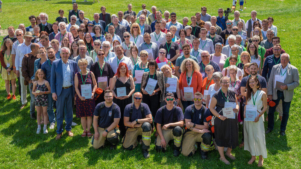 Gruppenbild auf einer Wiese
