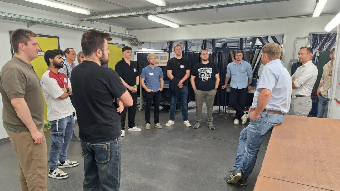 Personengruppe in Diskussion
