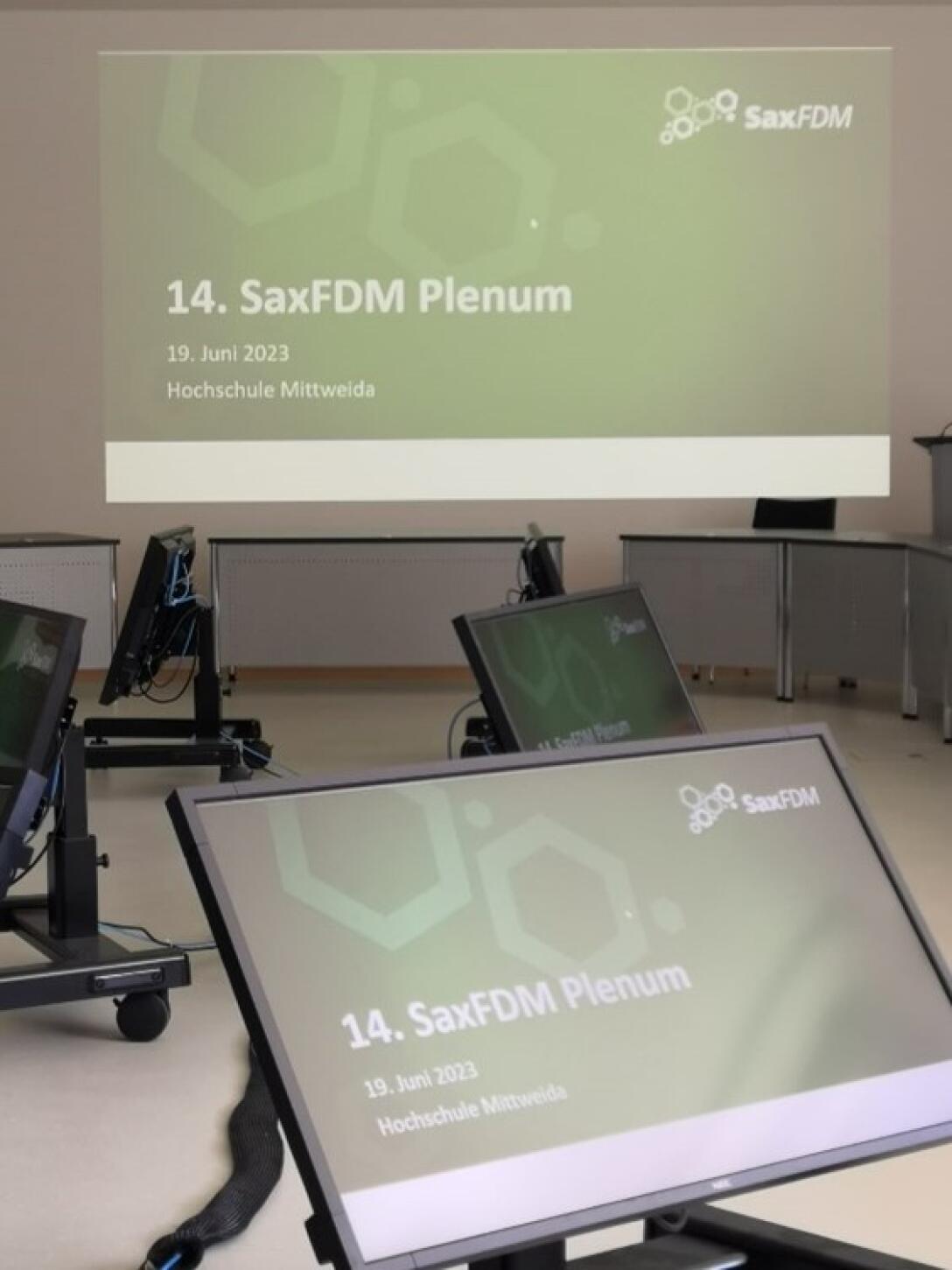 Präsentationslaptop im Raum