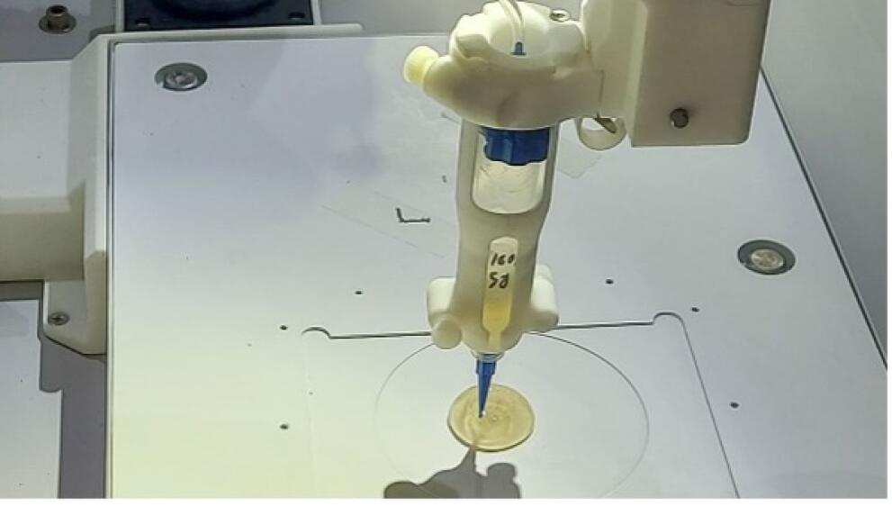 A device that applies a gel-like liquid to a surface.